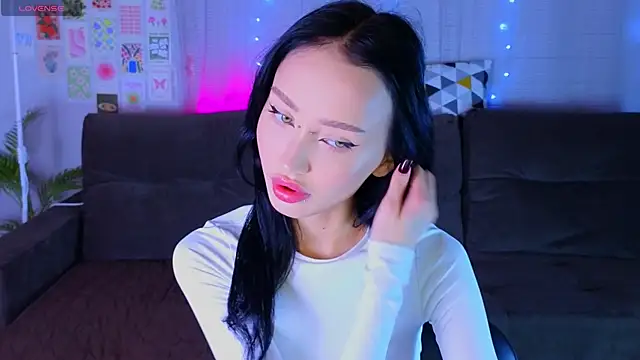  holly berry  online show from October 2025 02:02:01 AM