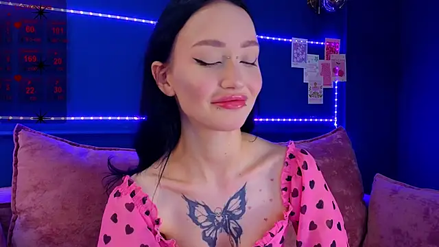  holly berry  online show from October 2025 02:34:01 AM