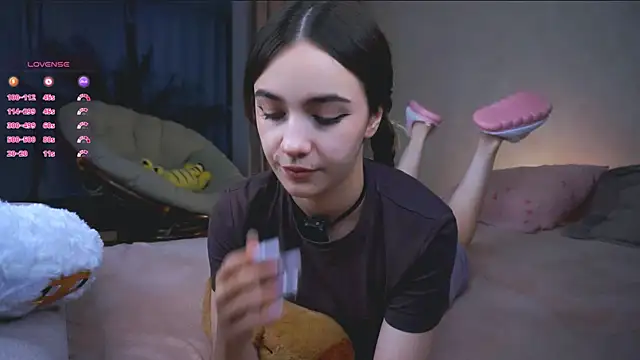 Snapshot of CupSizeGirl chatting on September 2025 04:34:02 PM CupSizeGirl online show from September 2025 04:34:02 PM