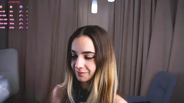 Snapshot of CupSizeGirl chatting on October 2025 04:11:02 PM CupSizeGirl online show from October 2025 04:11:02 PM