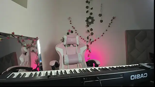 Paprika  online show from December 2025 07:45:01 PM