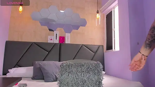valentina-diiaz online show from May 2026 06:57:01 PM