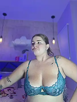 valentina-diiaz online show from April 2026 01:29:01 PM