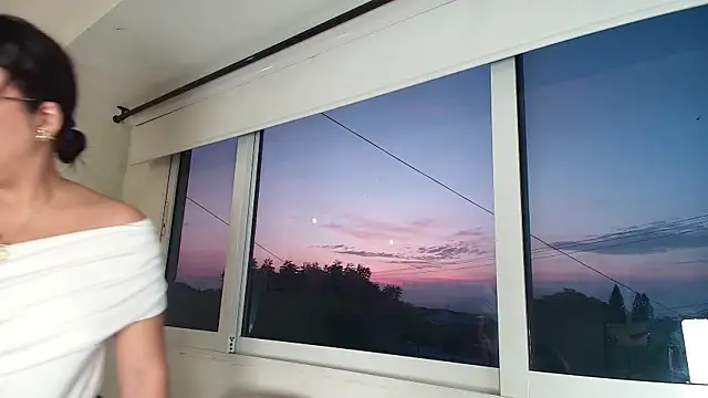  Victoria Collins online show from November 2025 10:52:01 AM