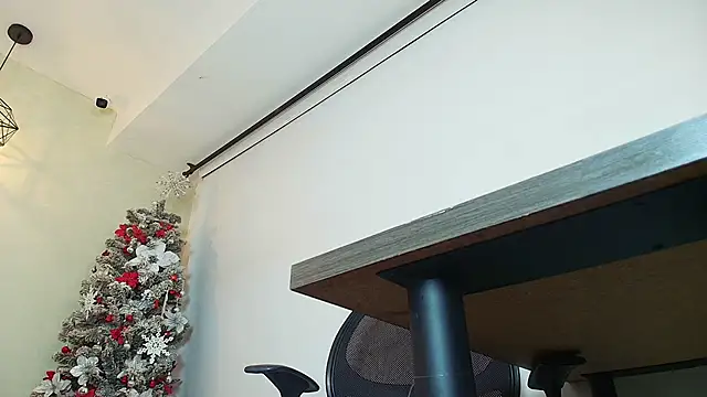 Snapshot of _Victoria_Collins chatting on December 2025 11:03:02 AM Victoria Collins online show from December 2025 11:03:02 AM