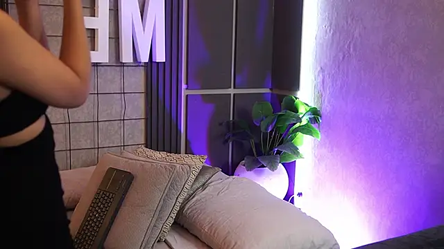 Susan wall online show from March 2026 12:57:01 PM