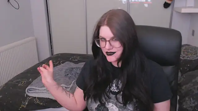 GothSuccubusBabe online show from February 2026 04:19:02 PM