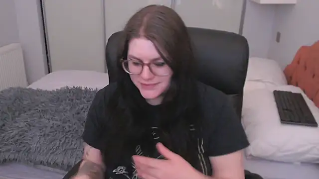 GothSuccubusBabe online show from February 2026 04:18:01 PM