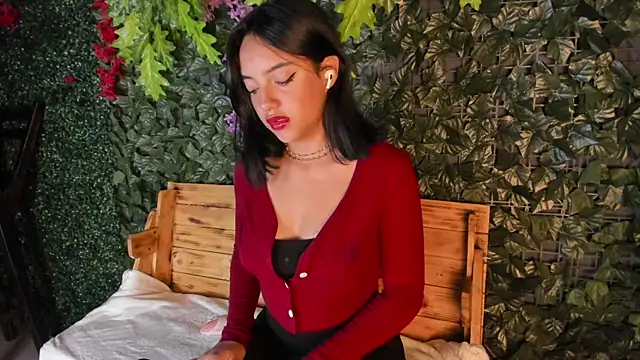 Victoriaa2 Doll online show from October 2025 12:04:01 PM