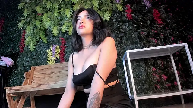 Snapshot of Victoriaa2_Doll chatting on October 2025 01:03:02 PM Victoriaa2 Doll online show from October 2025 01:03:02 PM
