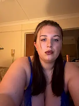 CutieCurvyGirlxo online show from January 2026 09:44:02 PM