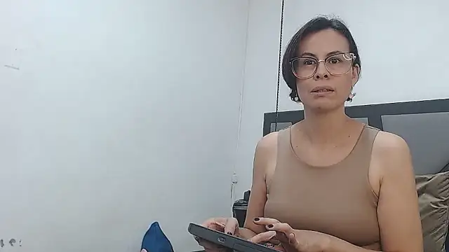 amanda ramirez online show from April 2026 09:49:01 PM