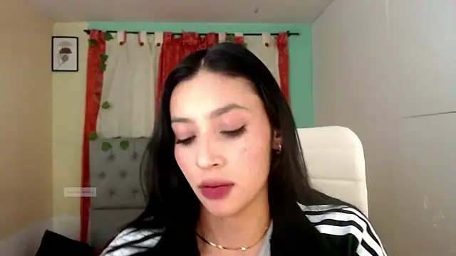 Snapshot of vale_miel chatting on December 2025 01:55:01 AM vale miel online show from December 2025 01:55:01 AM