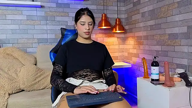 DixyPalmer online show from June 2026 07:42:02 PM