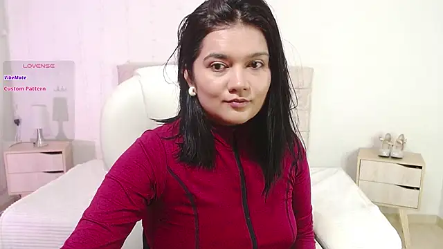 Snapshot of mia_traveluxe chatting on October 2025 12:12:02 AM mia traveluxe online show from October 2025 12:12:02 AM