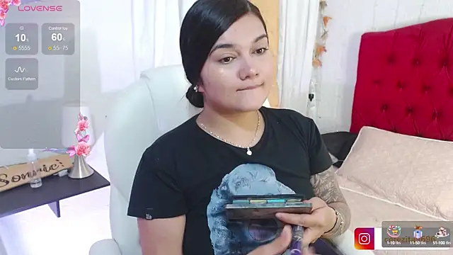 Snapshot of mia_traveluxe chatting on September 2025 01:46:02 AM mia traveluxe online show from September 2025 01:46:02 AM