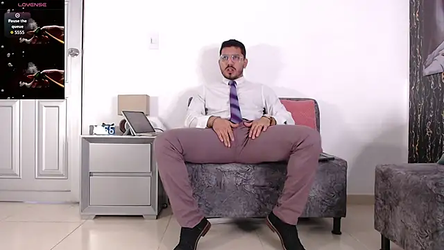 samuelcoopeer online show from December 2025 04:56:01 PM