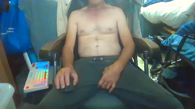 Lovyourpuss online show from April 2026 12:12:01 PM