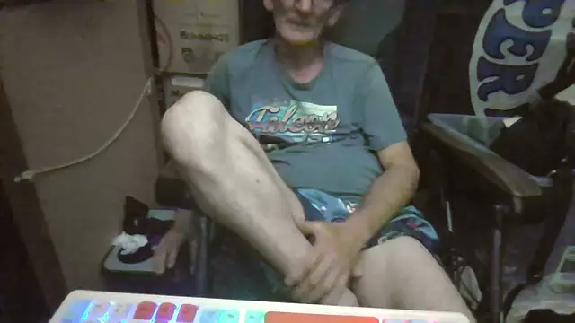 Lovyourpuss online show from May 2026 02:06:02 PM