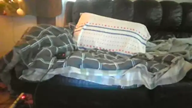 Snapshot of Lovyourpuss chatting on December 2025 10:05:01 PM Lovyourpuss online show from December 2025 10:05:01 PM