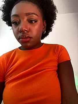 Snapshot of alissradiante1 chatting on October 2025 02:13:01 AM alissradiante1 online show from October 2025 02:13:01 AM