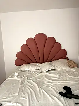 alissradiante1 online show from October 2025 12:29:02 AM