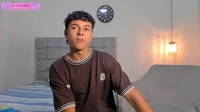 Santy Stump online show from October 2025 11:18:02 PM