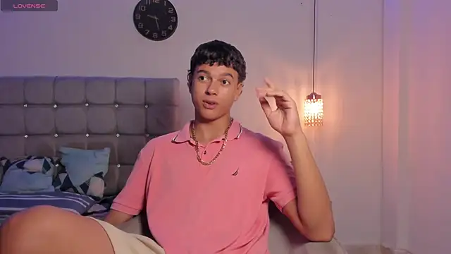 Santy Stump online show from November 2025 08:45:01 PM