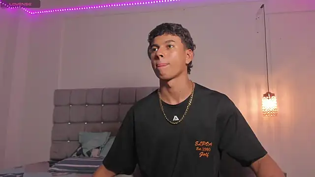 Santy Stump online show from November 2025 09:30:01 PM