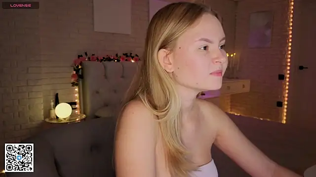 Snapshot of FlowersLover chatting on September 2025 05:46:02 PM FlowersLover online show from September 2025 05:46:02 PM