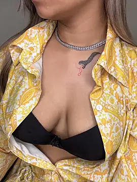 Scarlett 1819 online show from April 2026 05:48:02 PM