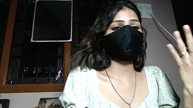Isha Sax online show from October 2025 08:31:01 PM
