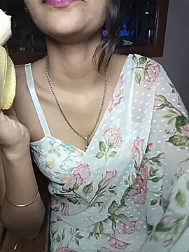 Isha Sax online show from November 2025 06:45:01 PM