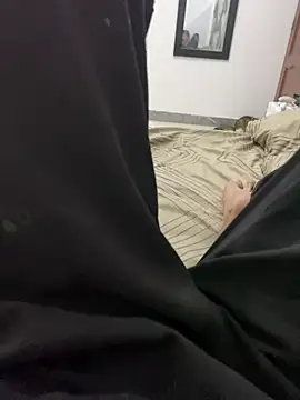 USUARIO-23 online show from April 2026 11:30:02 PM