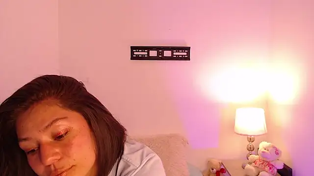 renataj online show from November 2025 08:23:02 PM