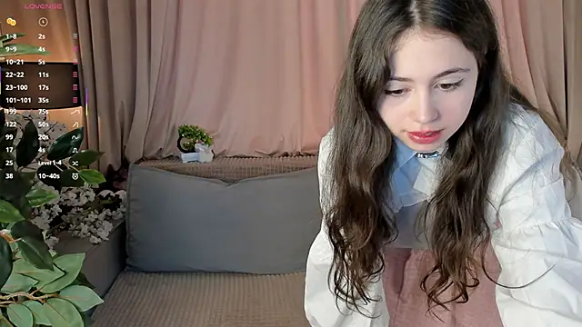 JulianaChapel online show from November 2025 08:19:02 AM