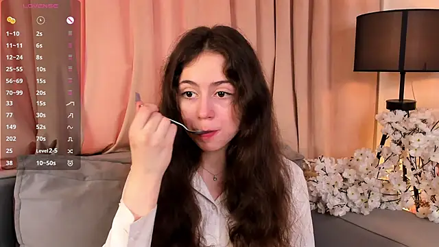 JulianaChapel online show from September 2025 08:35:02 AM