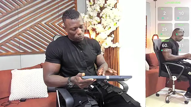 Snapshot of MarcusBlack_ chatting on November 2025 11:14:01 AM MarcusBlack online show from November 2025 11:14:01 AM