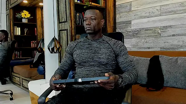 MarcusBlack  online show from December 2025 04:30:02 PM