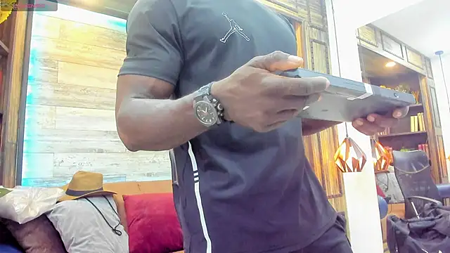 Snapshot of MarcusBlack_ chatting on November 2025 11:43:02 AM MarcusBlack online show from November 2025 11:43:02 AM