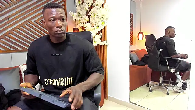 Snapshot of MarcusBlack_ chatting on November 2025 11:36:01 AM MarcusBlack online show from November 2025 11:36:01 AM