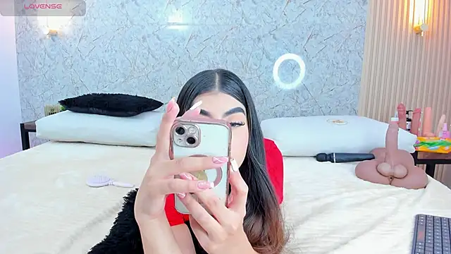 Snapshot of Antonella_west chatting on November 2025 08:13:01 PM Antonella west online show from November 2025 08:13:01 PM