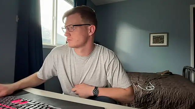lustylyndon online show from June 2026 03:12:02 PM