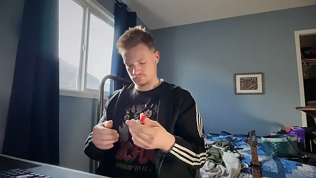 lustylyndon online show from April 2026 03:19:01 PM