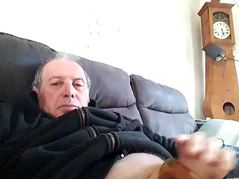 Vince072 online show from October 2025 11:33:01 AM