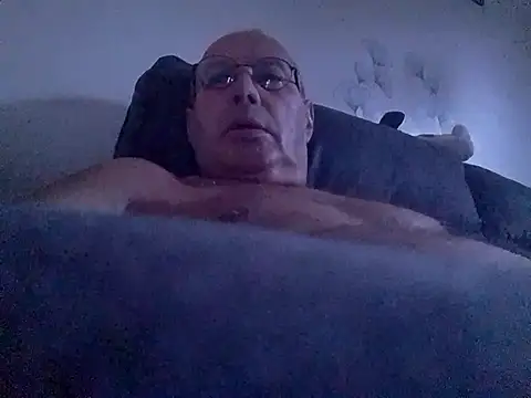 Vince072 online show from July 2026 04:13:01 AM