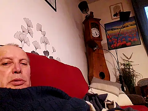 Snapshot of Vince072 chatting on January 2026 04:33:02 PM Vince072 online show from January 2026 04:33:02 PM