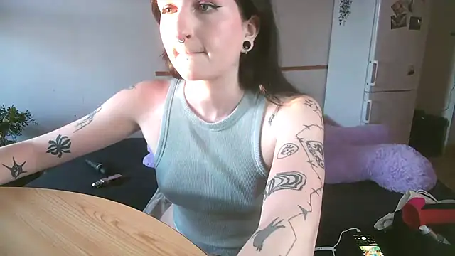 Violett3333 online show from March 2026 05:39:02 PM