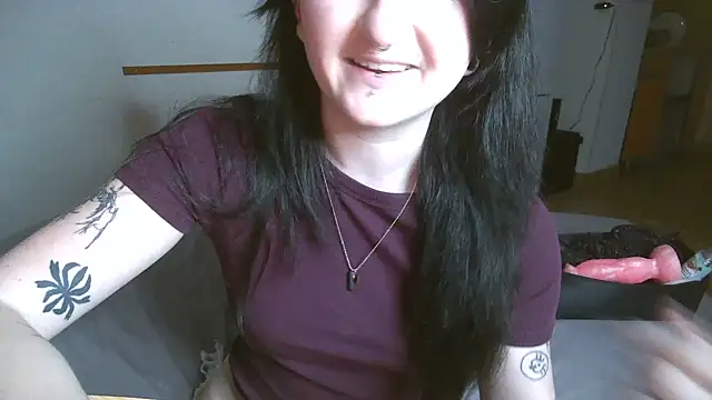 Violett3333 online show from December 2025 05:38:01 PM