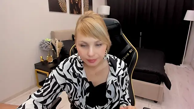 LindaSandy 1 online show from October 2025 06:15:02 AM